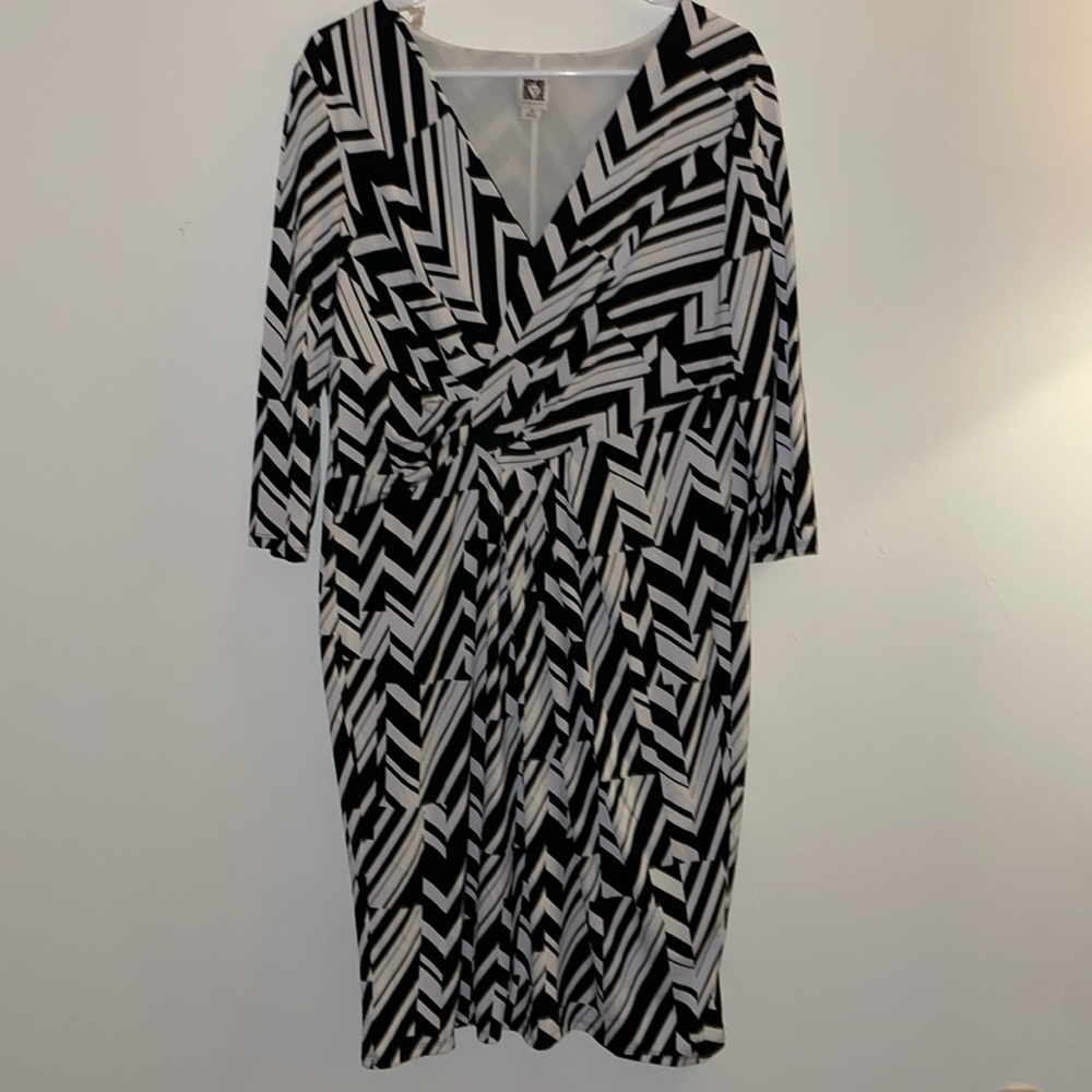 Anne Klein 3/4 length sleeve black and white geometric print fitted midi dress